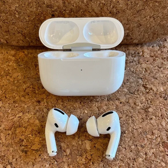 Apple AirPods Pro - Picture 3 of 6